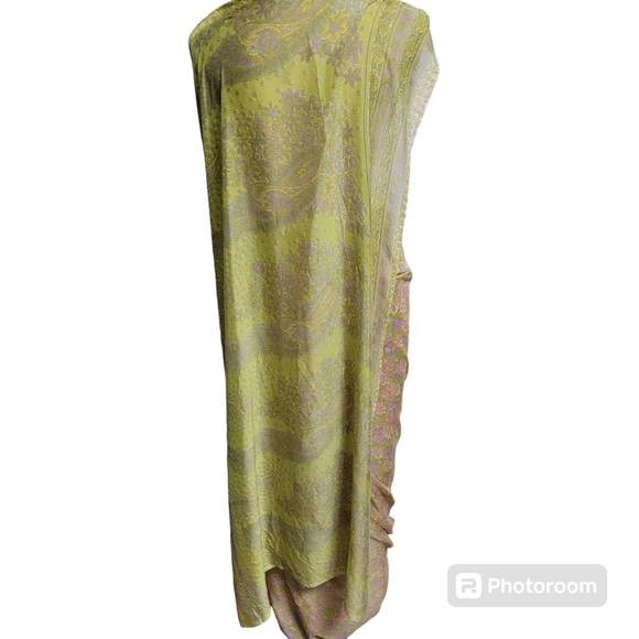 Green polyester saree/sari with purple, pink, and yellow leaves print - Picture 3 of 13